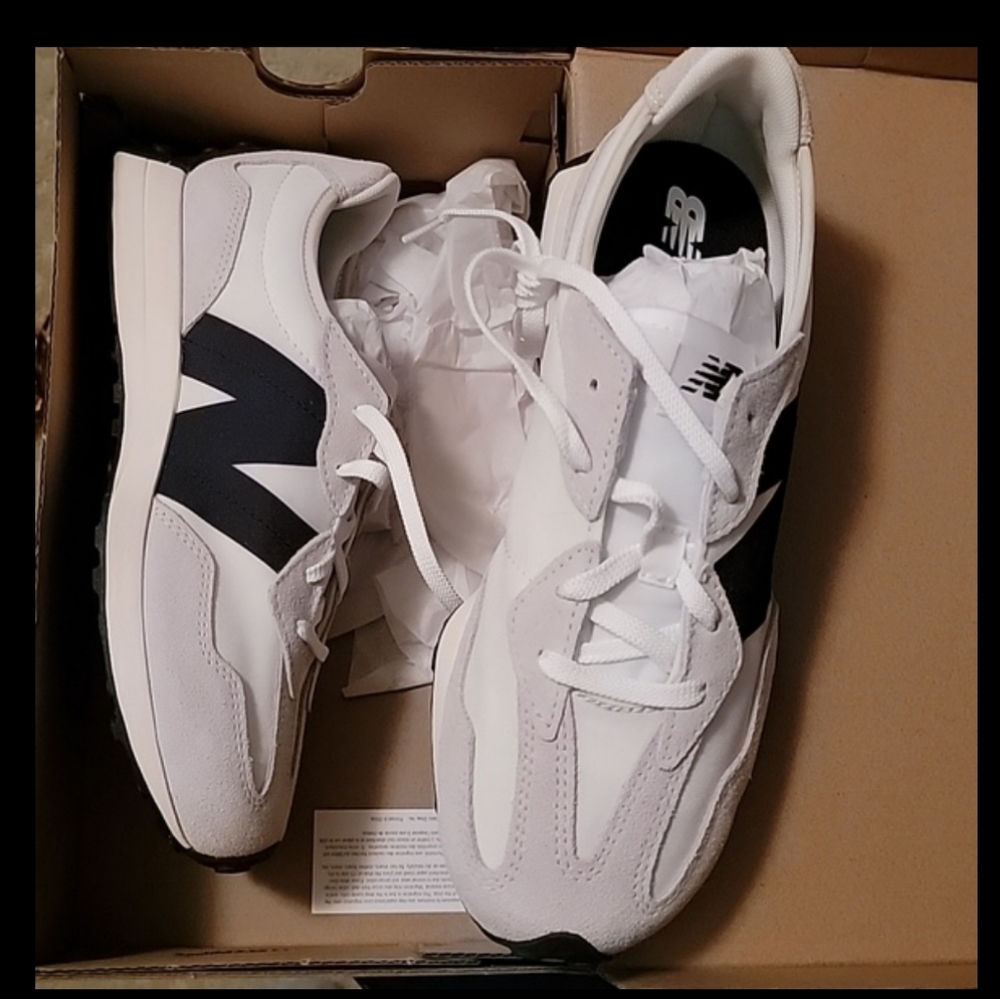 New Balance 327
